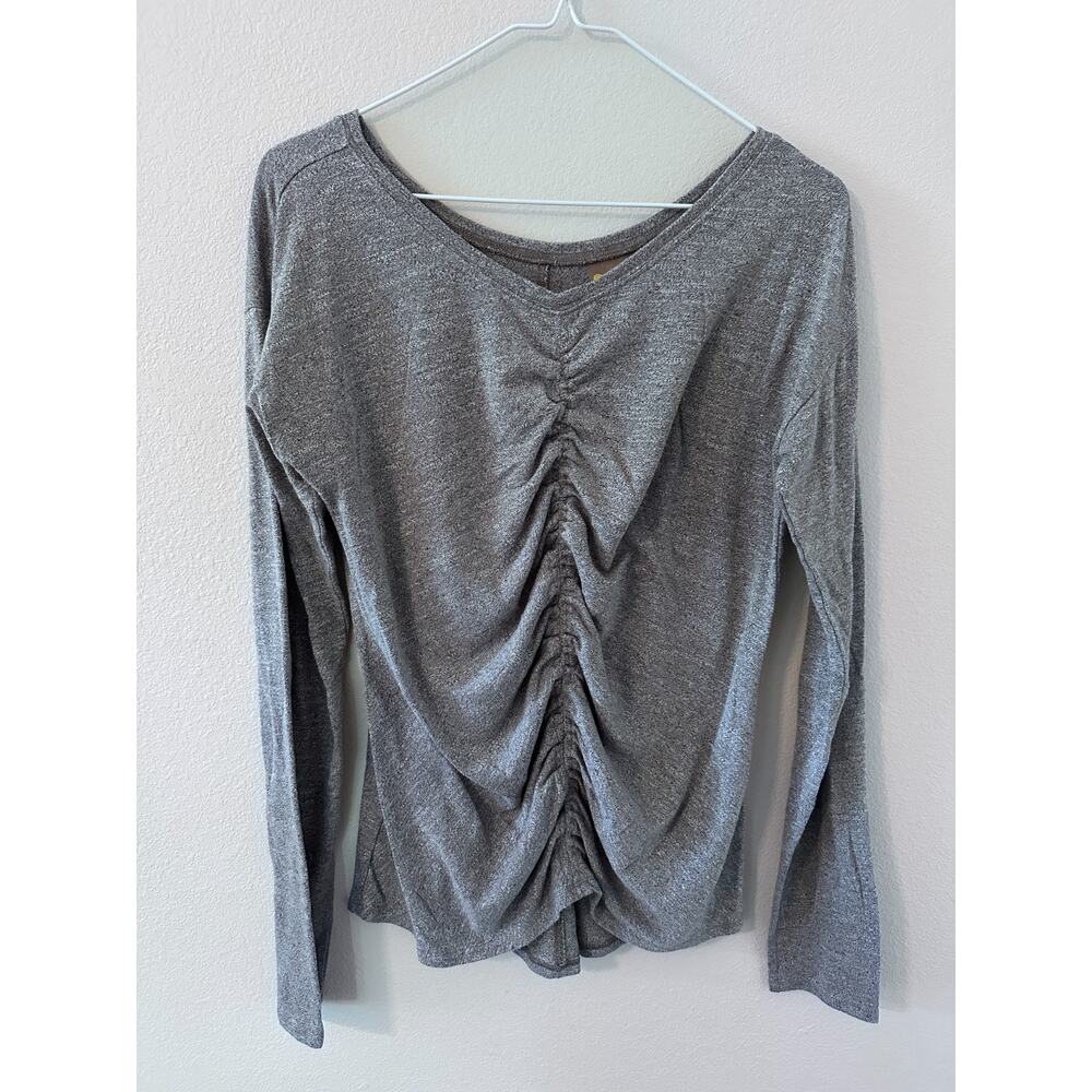 Zella Gray Ruched Center Long Sleeve Shirt Gray athletic top Size Medium